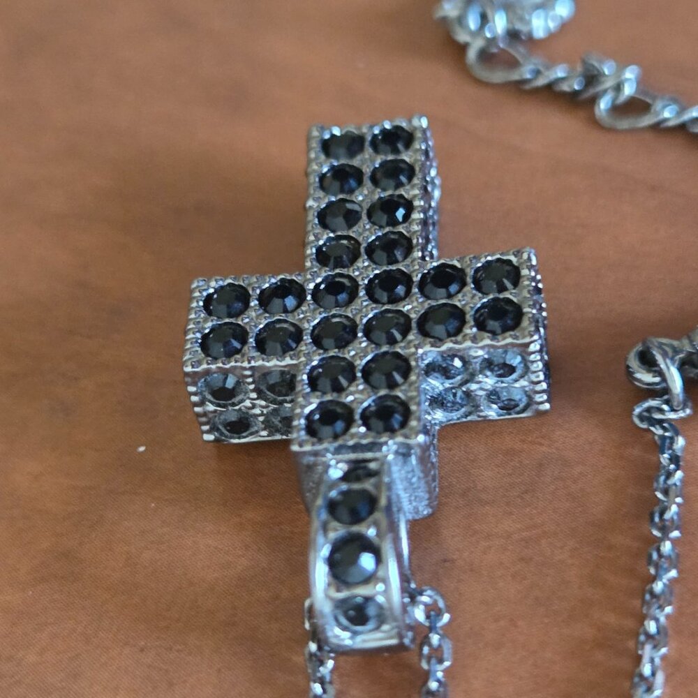 🦢 SWAROVSKI Black Crystal Cross Pendant Necklace Swan Logo 16"+2" extender - Picture 6 of 7